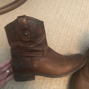 Chestnut short Frye booties size 8